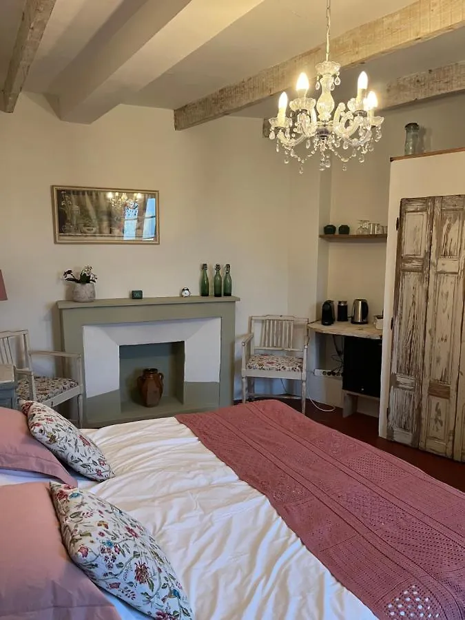 Couette-café Bed and Breakfast Mas Lou Parpaioun à Crestet