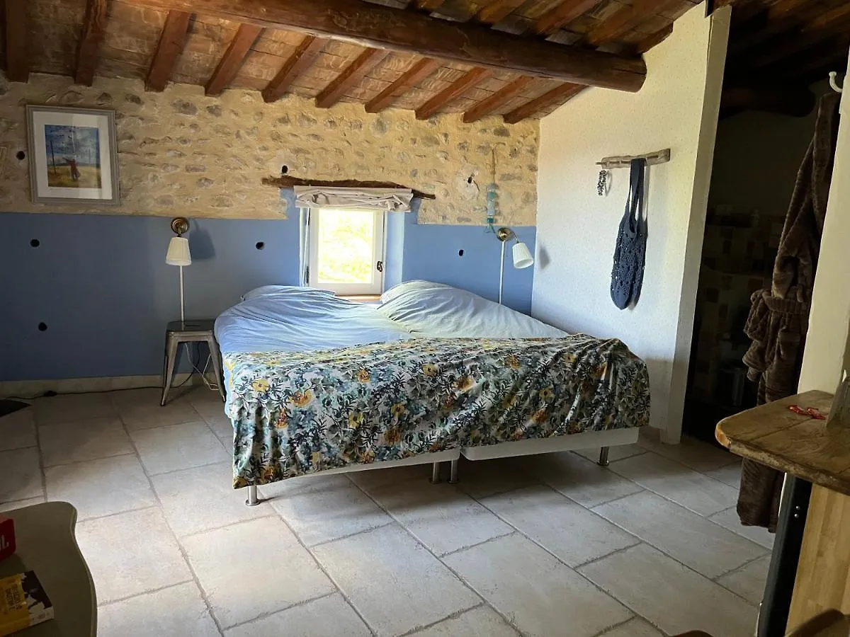Bed and Breakfast Mas Lou Parpaioun à Crestet 0*,  France